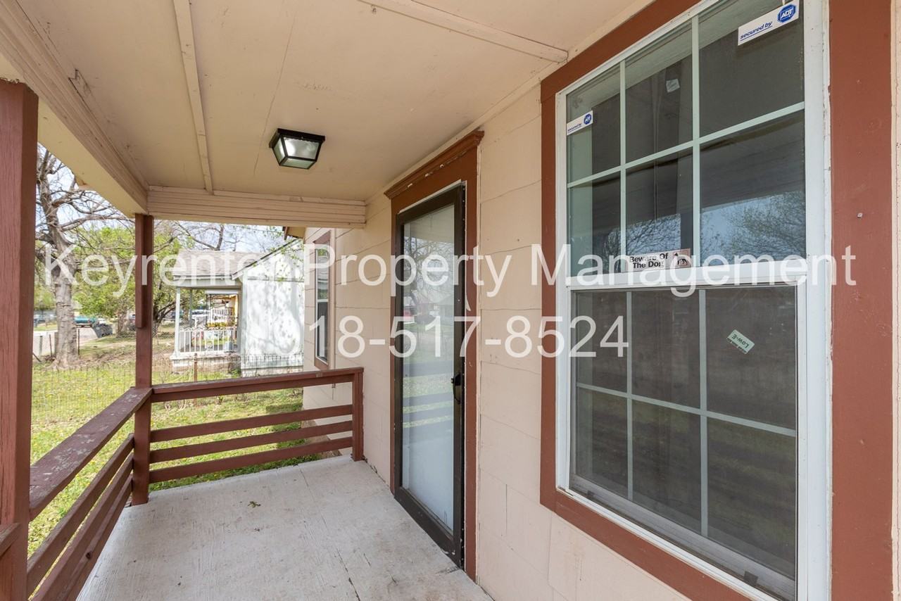 1607 N Lewis Pl - Photo 3 of 31