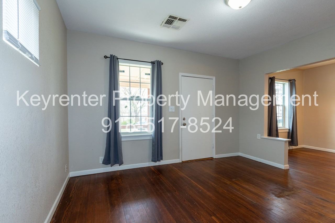 1607 N Lewis Pl - Photo 6 of 31