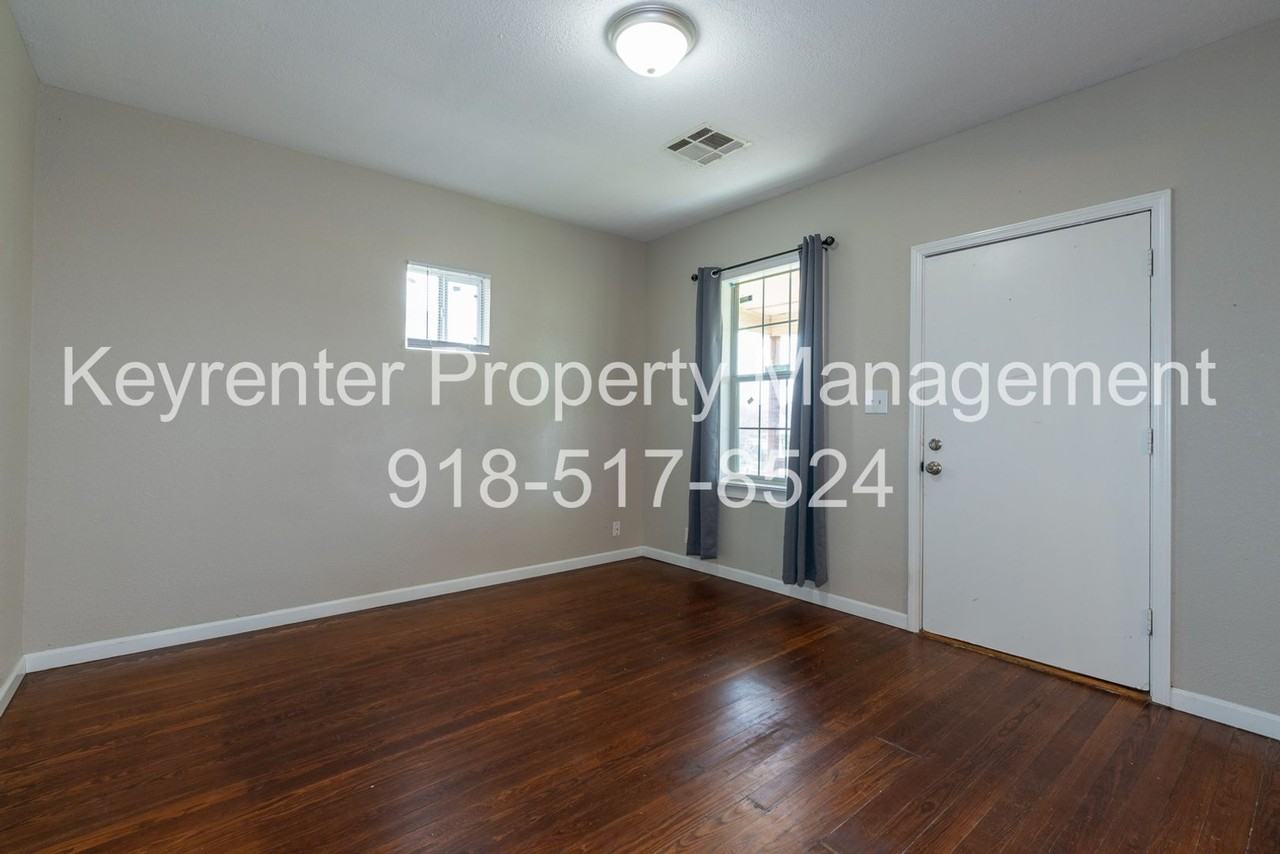 1607 N Lewis Pl - Photo 7 of 31