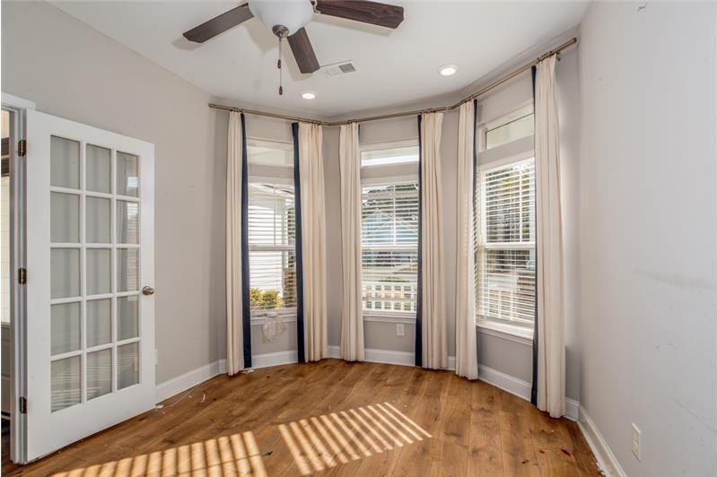 1208 Ficus Dr - Photo 3 of 40