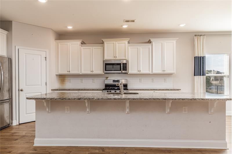 1208 Ficus Dr - Photo 4 of 40