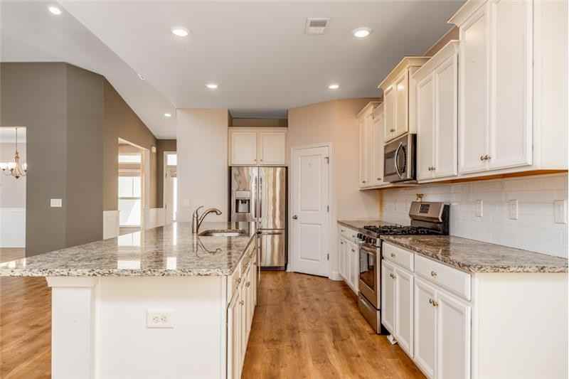 1208 Ficus Dr - Photo 5 of 40