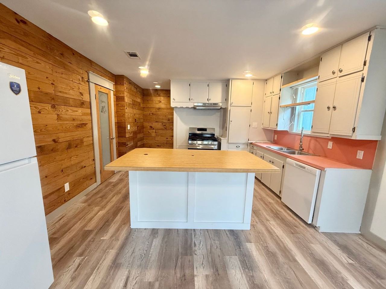 402 Bonner St - Photo 3 of 22