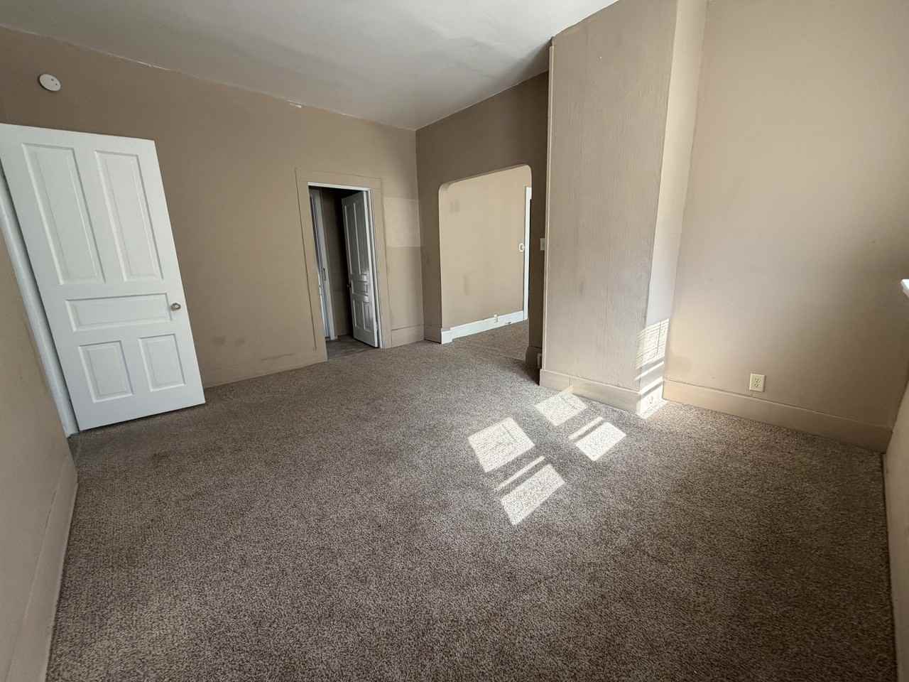 909 Mackinaw St - Photo 5 of 15