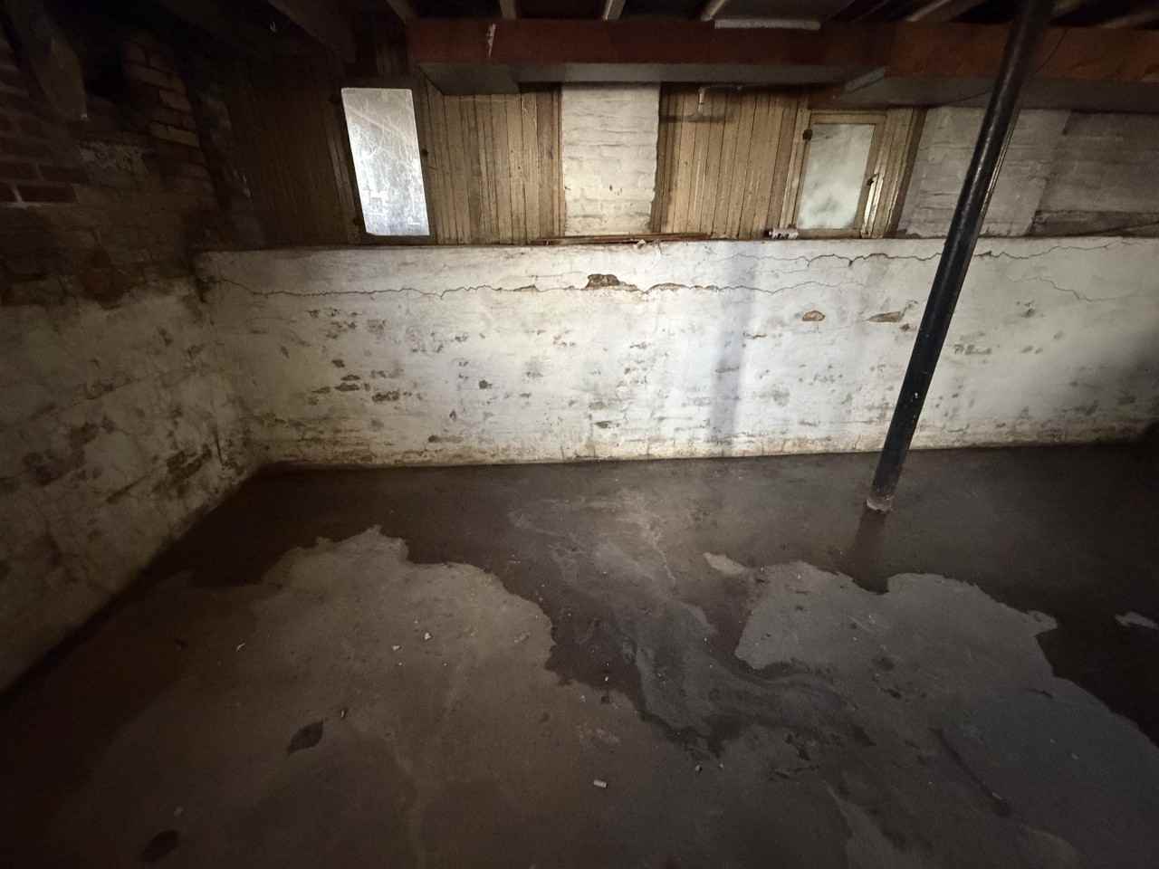 909 Mackinaw St - Photo 7 of 15