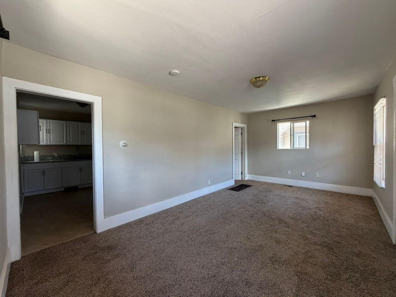 404 E Kiowa St - Photo 2 of 19