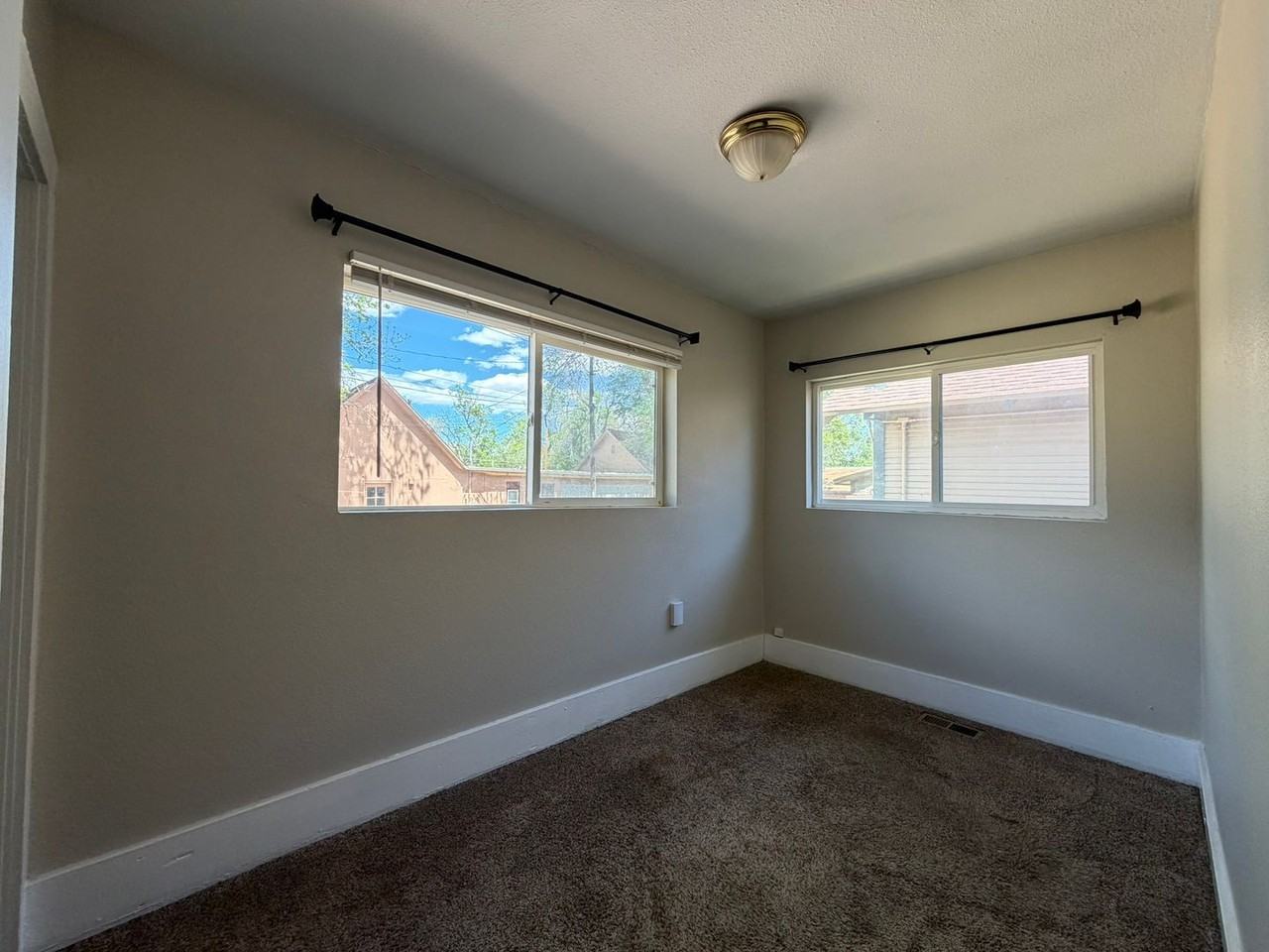 404 E Kiowa St - Photo 5 of 19
