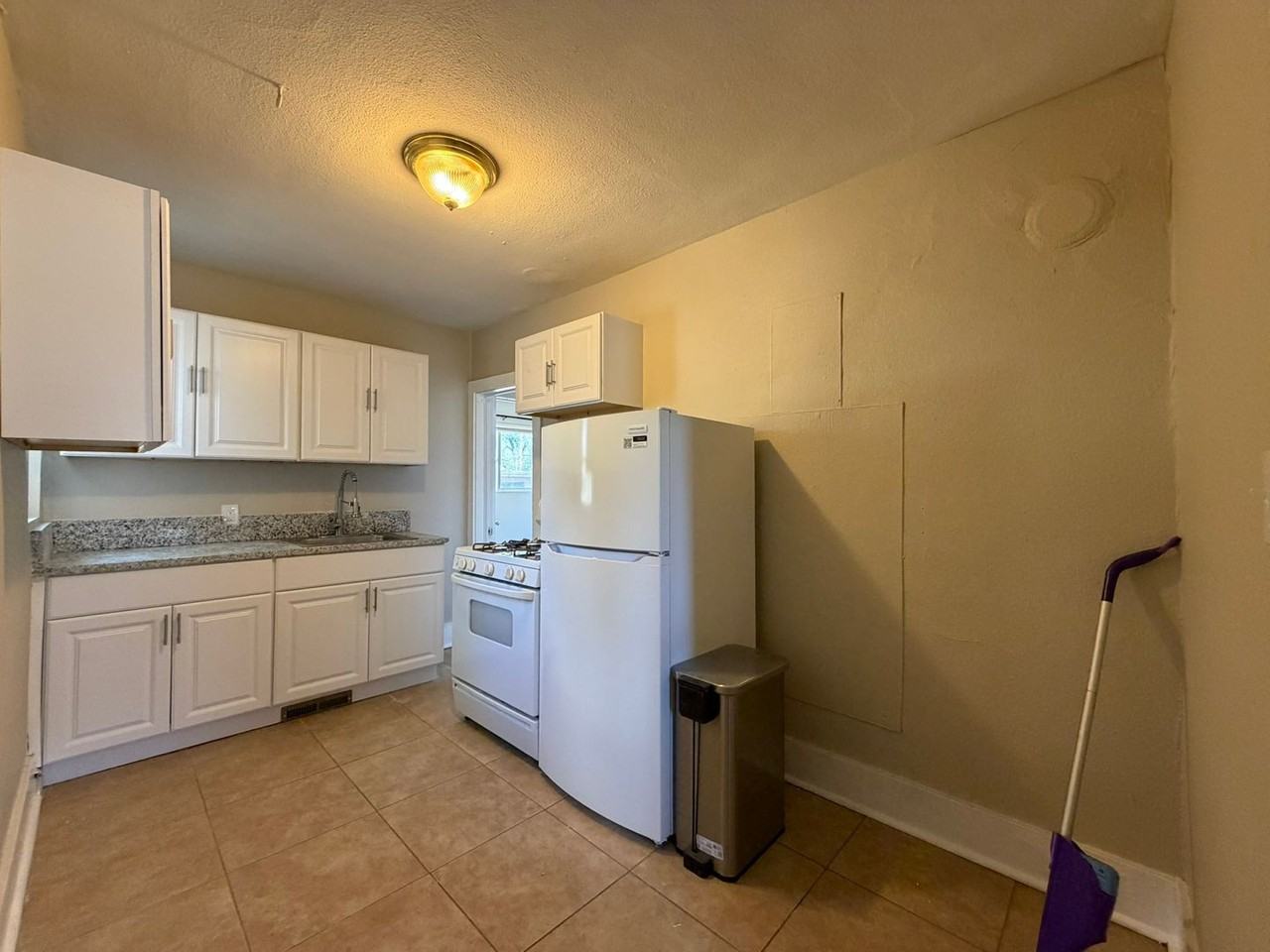 404 E Kiowa St - Photo 2 of 14