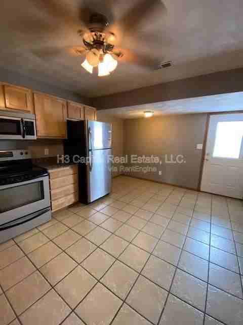 110 Northtowne St #19 - Photo 7 of 10