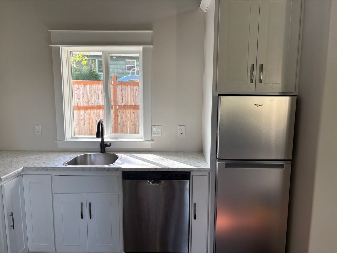 753 Nw Kinney St - Photo 3 of 12