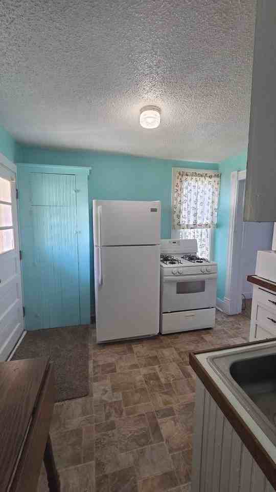 814 9th Ave Sw #B - Photo 4 of 9