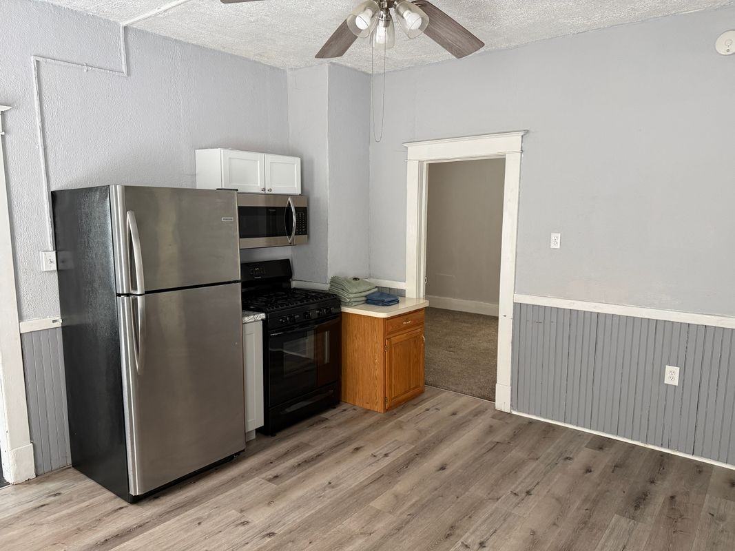 2426 Clark Ave - Photo 3 of 10