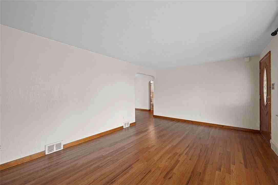 3353 Mcroberts Rd - Photo 2 of 22