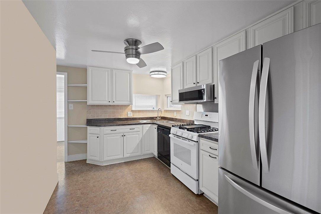 3353 Mcroberts Rd - Photo 3 of 22