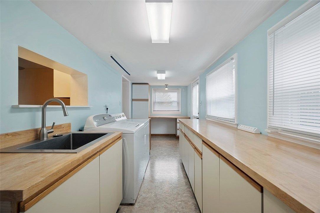 3353 Mcroberts Rd - Photo 4 of 22