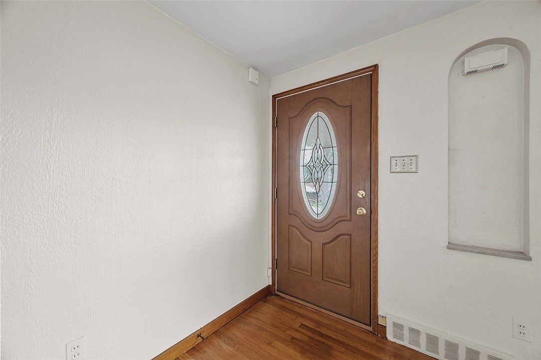 3353 Mcroberts Rd - Photo 5 of 22