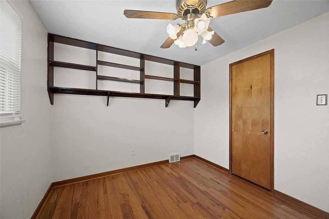 3353 Mcroberts Rd - Photo 6 of 22