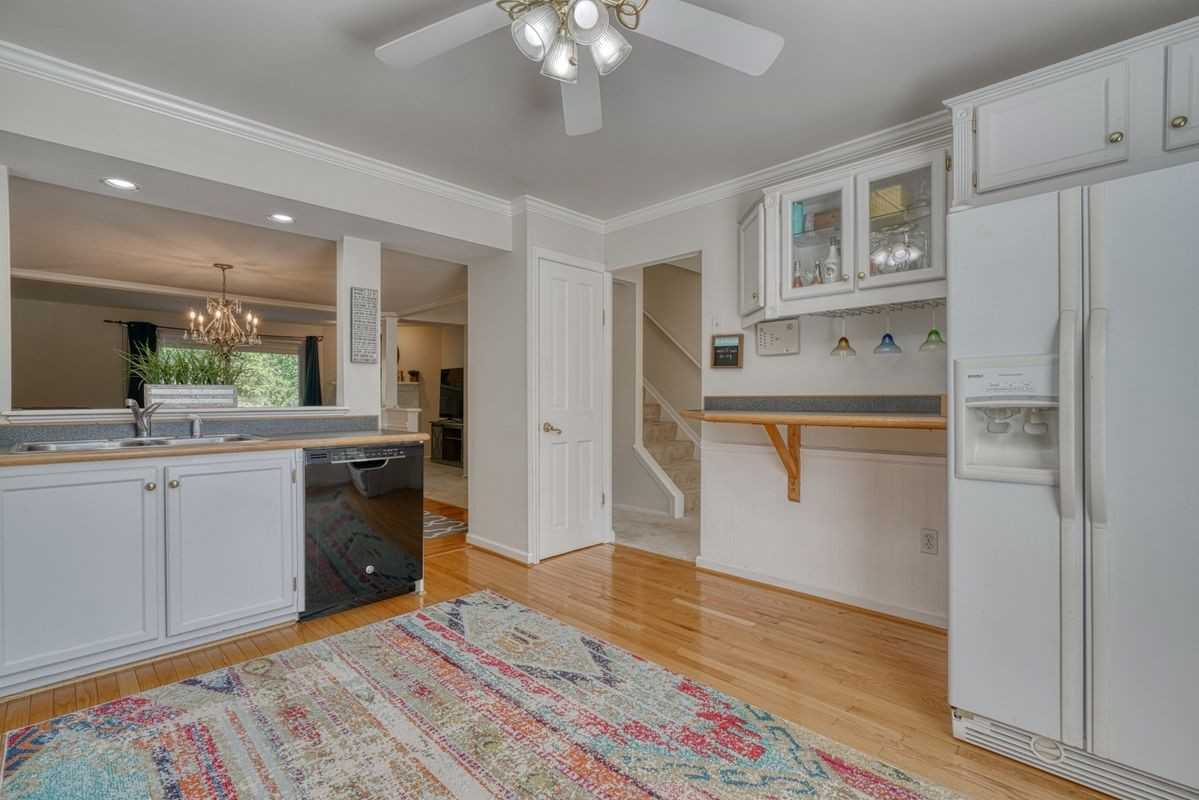 18 Collis Ct - Photo 3 of 33