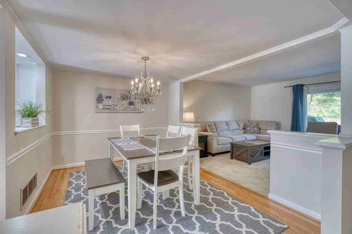 18 Collis Ct - Photo 4 of 33