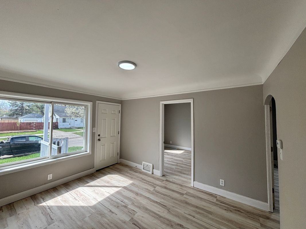 21434 Panama St - Photo 2 of 11