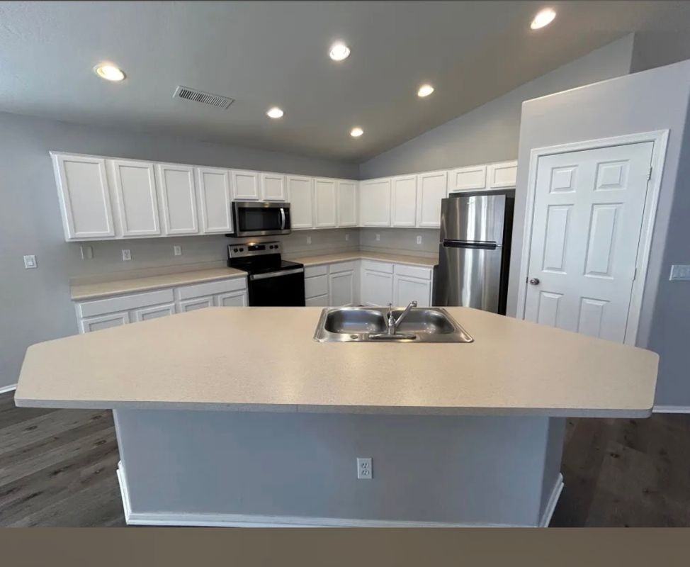 8530 W Chickasaw St - Photo 4 of 9