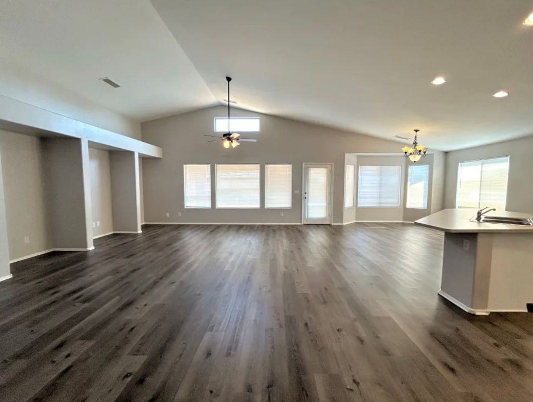 8530 W Chickasaw St - Photo 7 of 9