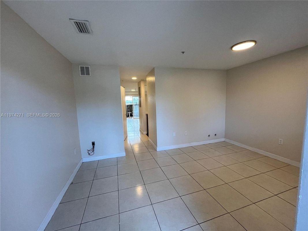 14162 Nw 17th Ave - Photo 4 of 31