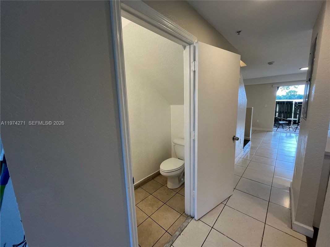 14162 Nw 17th Ave - Photo 5 of 31