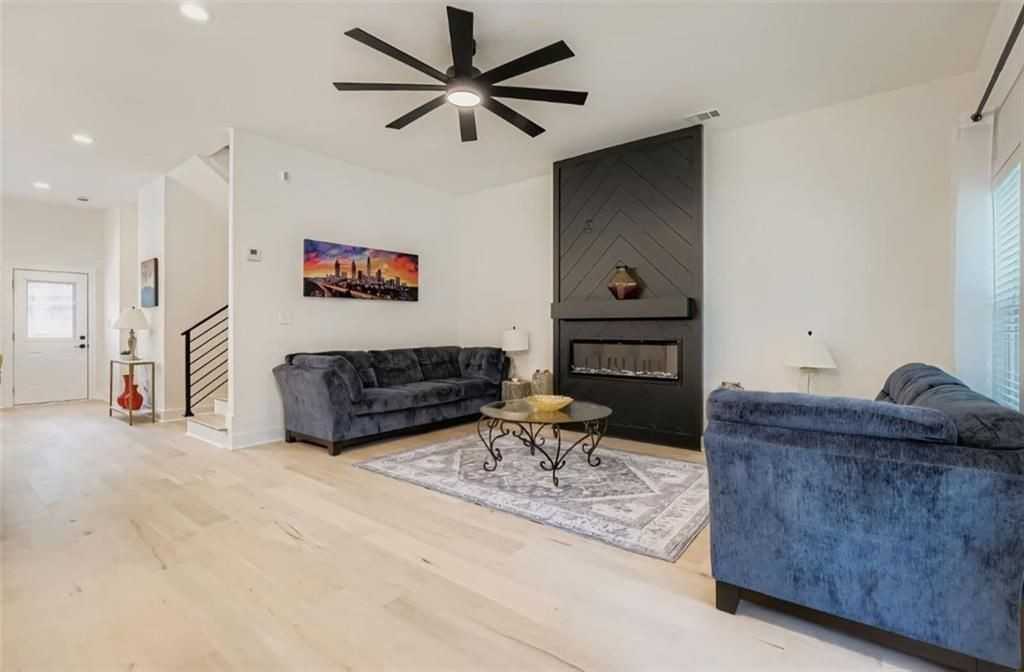 854 Smith St Sw - Photo 3 of 21