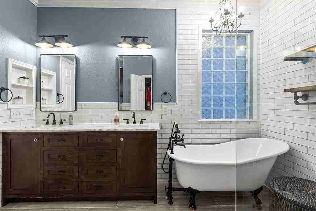 2710 Golden Creek Ln - Photo 2 of 7