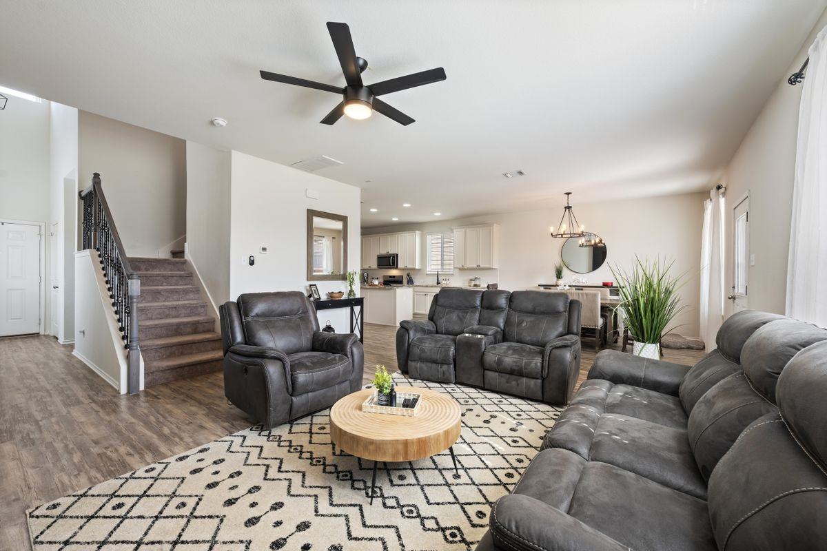 328 Thornless Cir - Photo 2 of 8