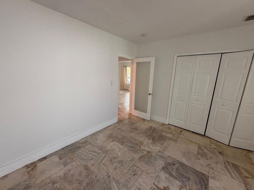 1618 Ne 33rd St - Photo 3 of 5