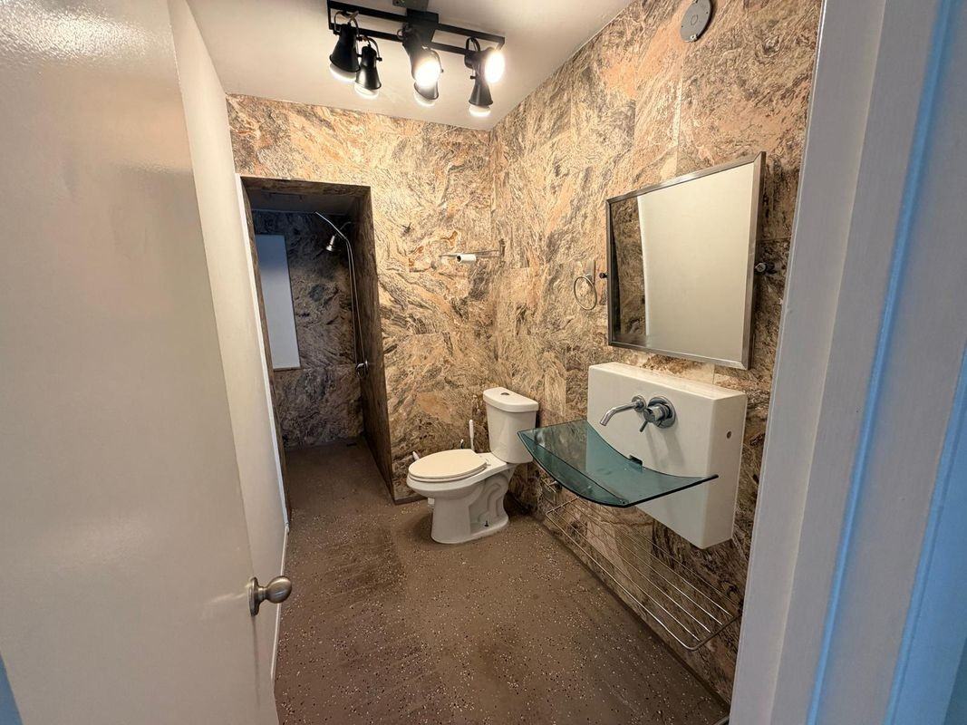 1618 Ne 33rd St - Photo 5 of 5