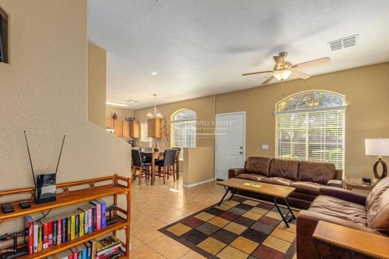 458 N 168th Ln - Photo 4 of 28