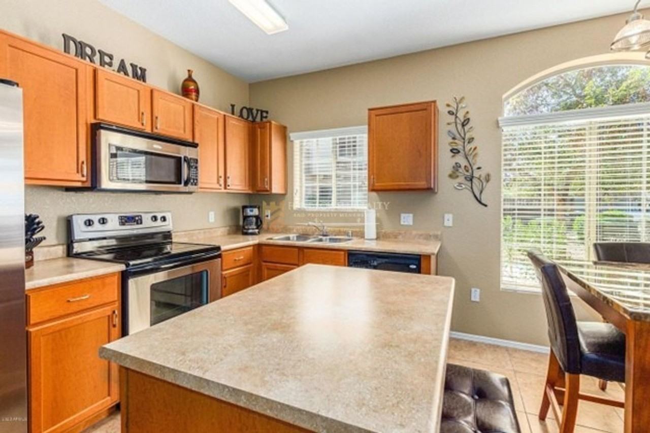 458 N 168th Ln - Photo 7 of 28