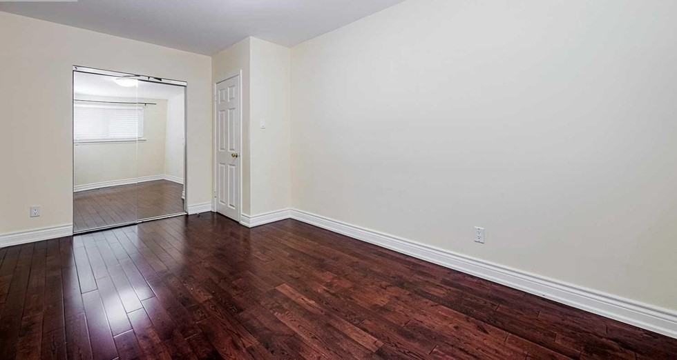 90 Billington Crescent - Photo 2 of 9