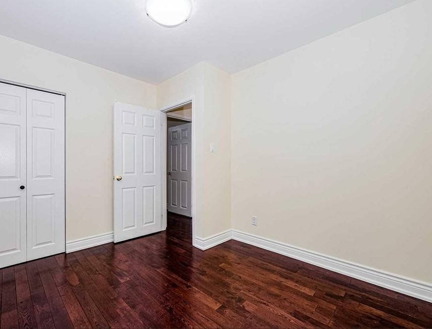 90 Billington Crescent - Photo 3 of 9