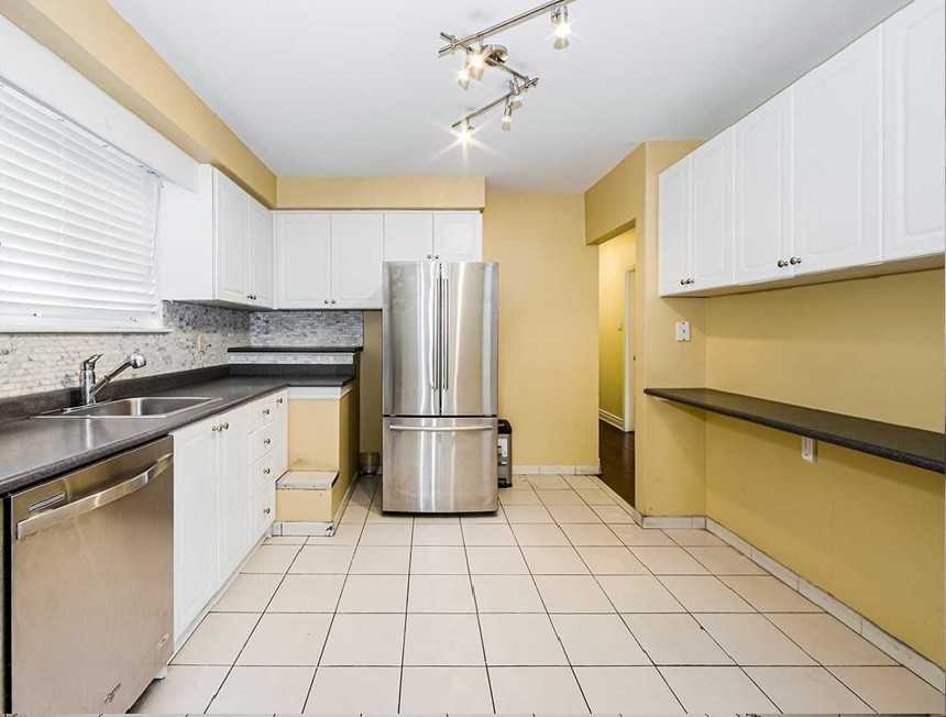 90 Billington Crescent - Photo 7 of 9