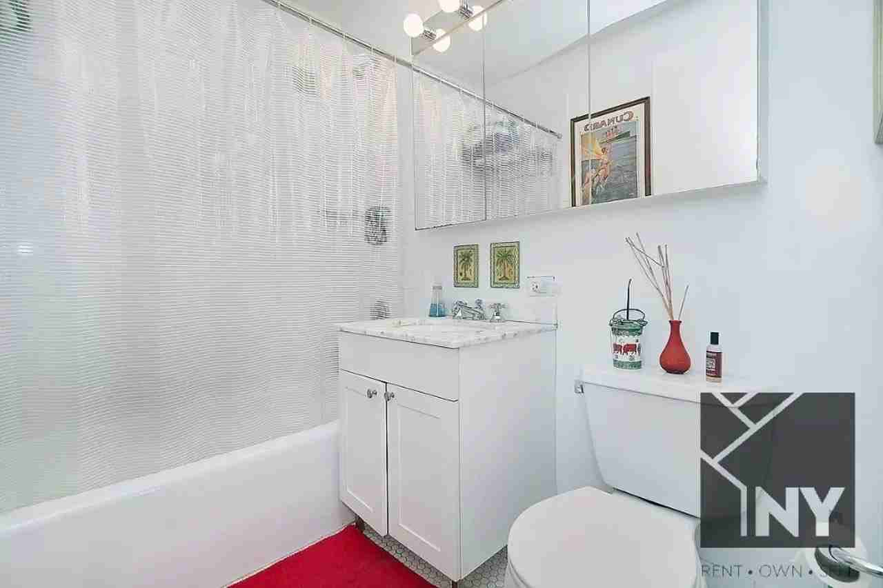451 W 37th St #2703 - Photo 4 of 5