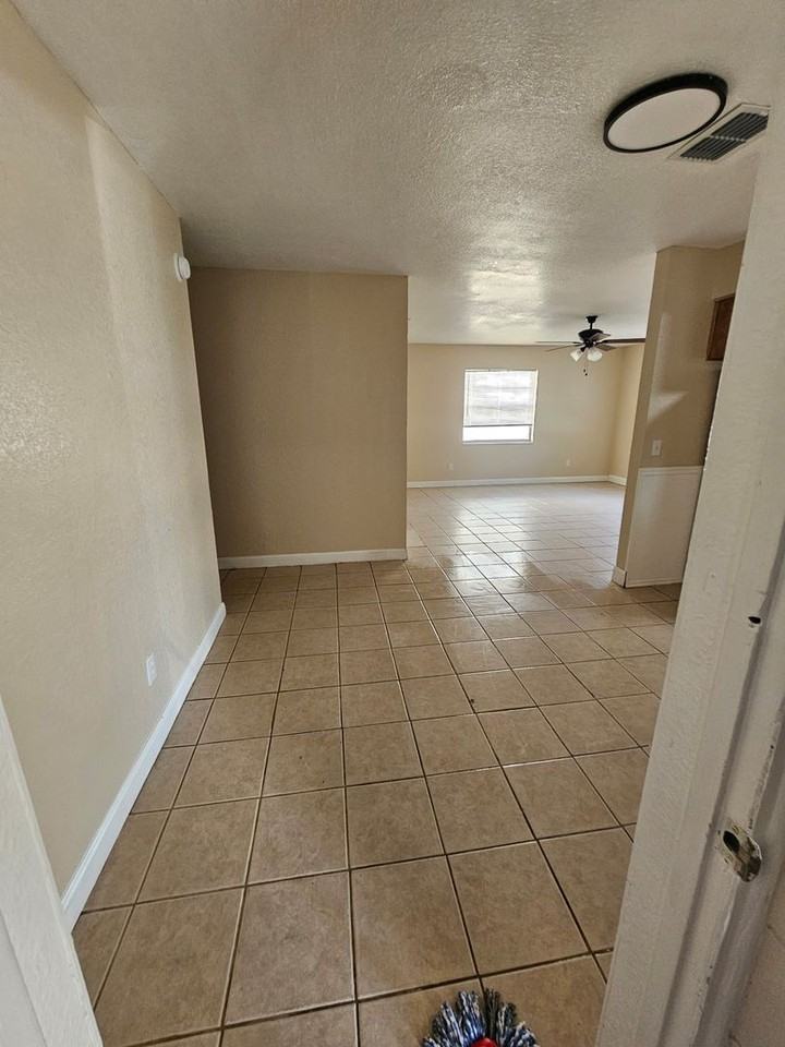 1605 N Lake Shipp Dr Sw - Photo 3 of 9