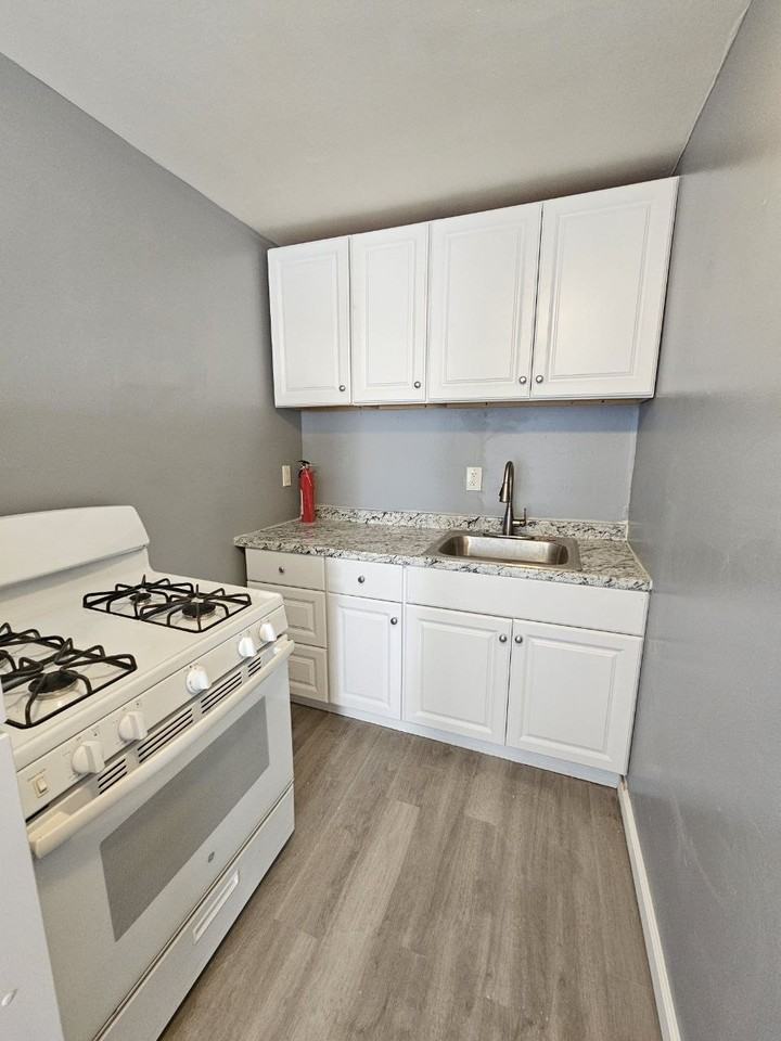 206 Homestead Ave - Photo 2 of 7