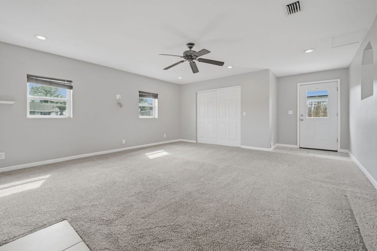 902 Virginia Ave - Photo 2 of 19
