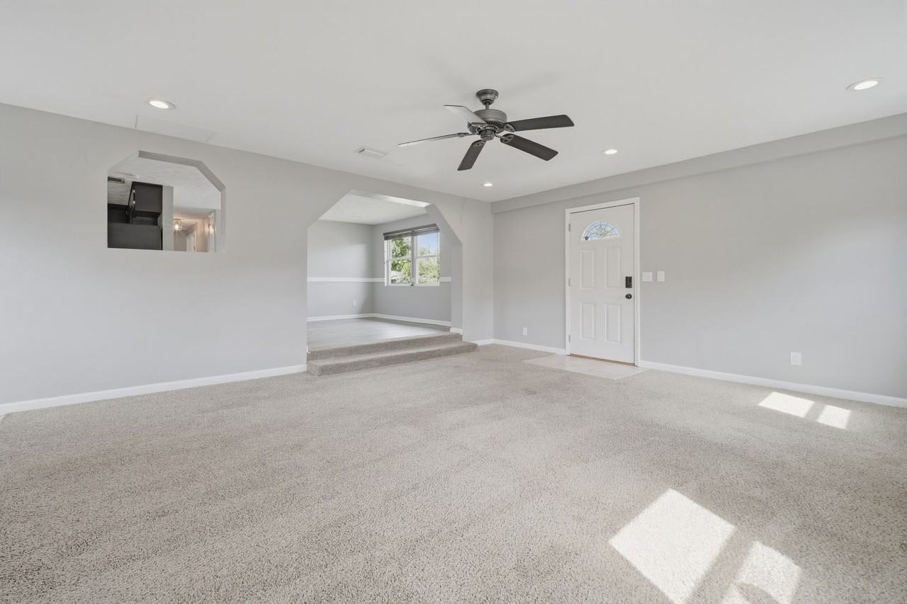 902 Virginia Ave - Photo 3 of 19
