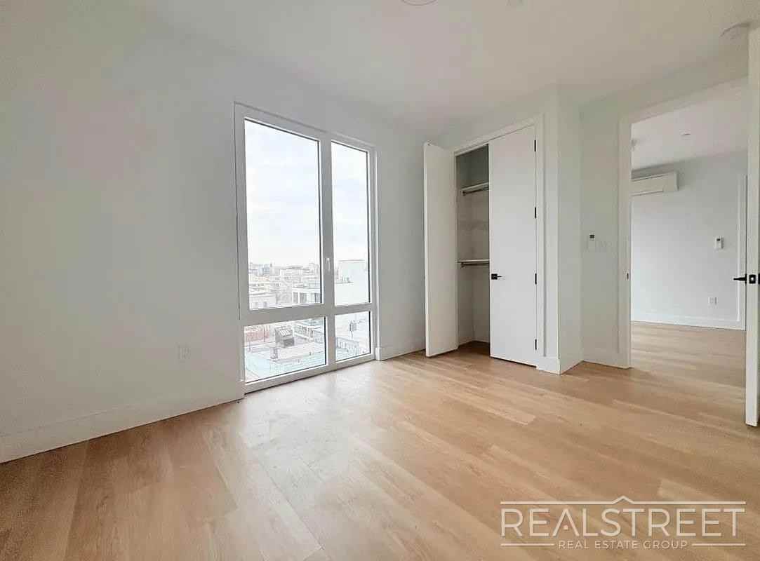 139 Frost St #4B - Photo 4 of 8
