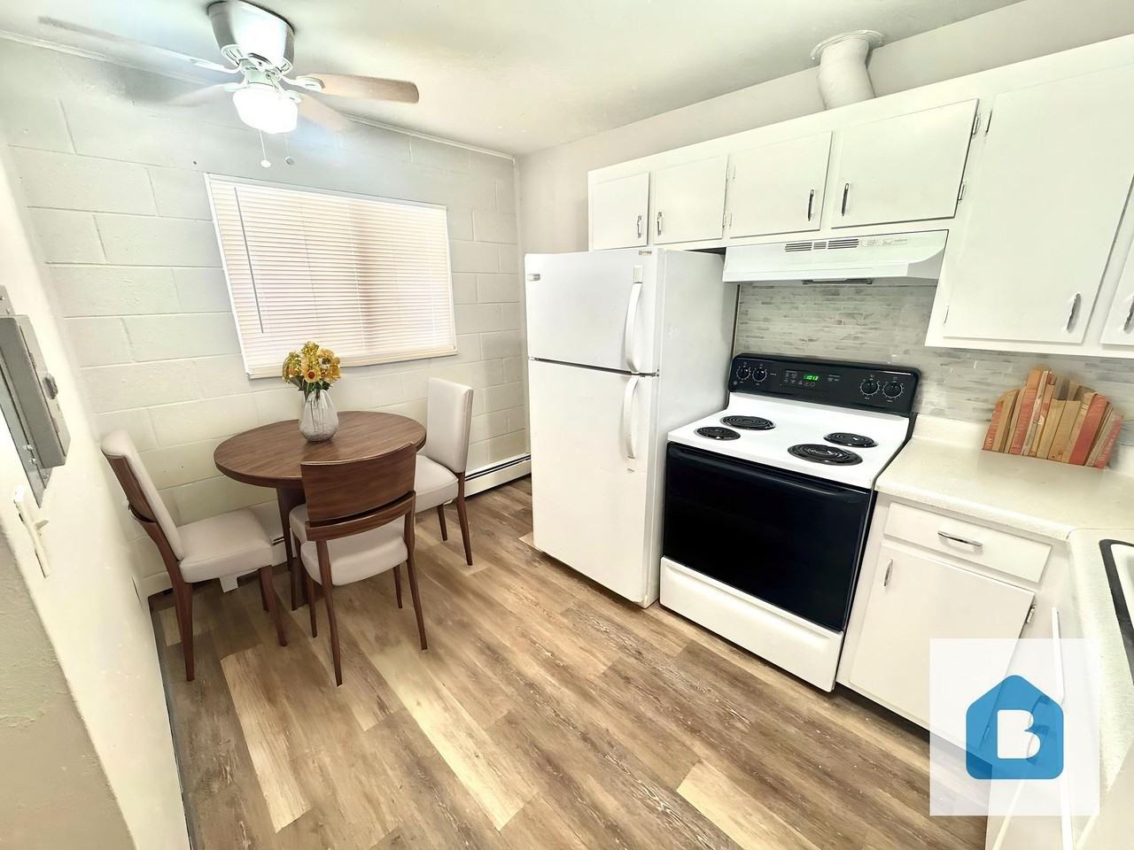 Parklane Apartments - Photo 5 of 6