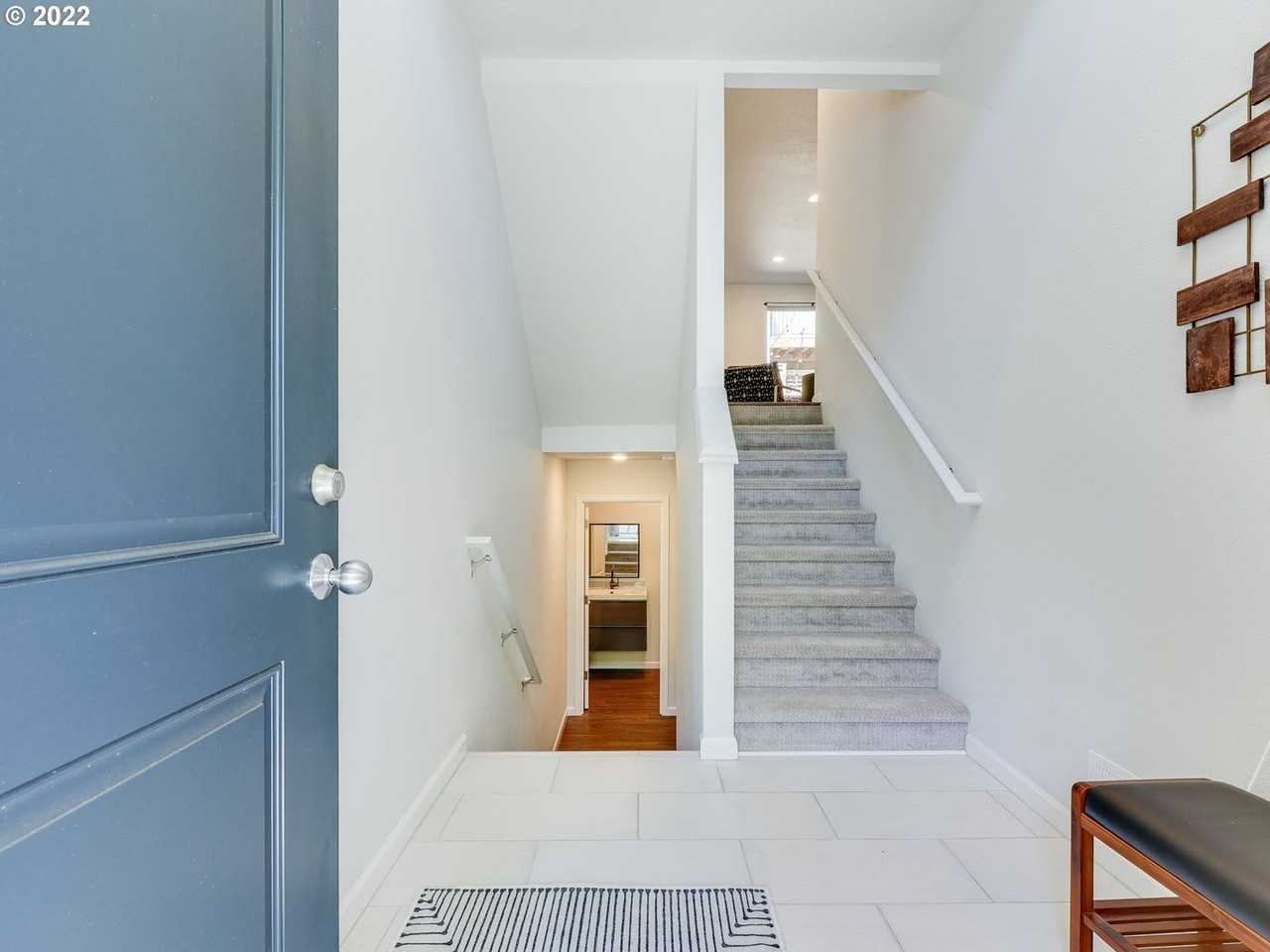 10457 Ne Park Ridge Way - Photo 3 of 33