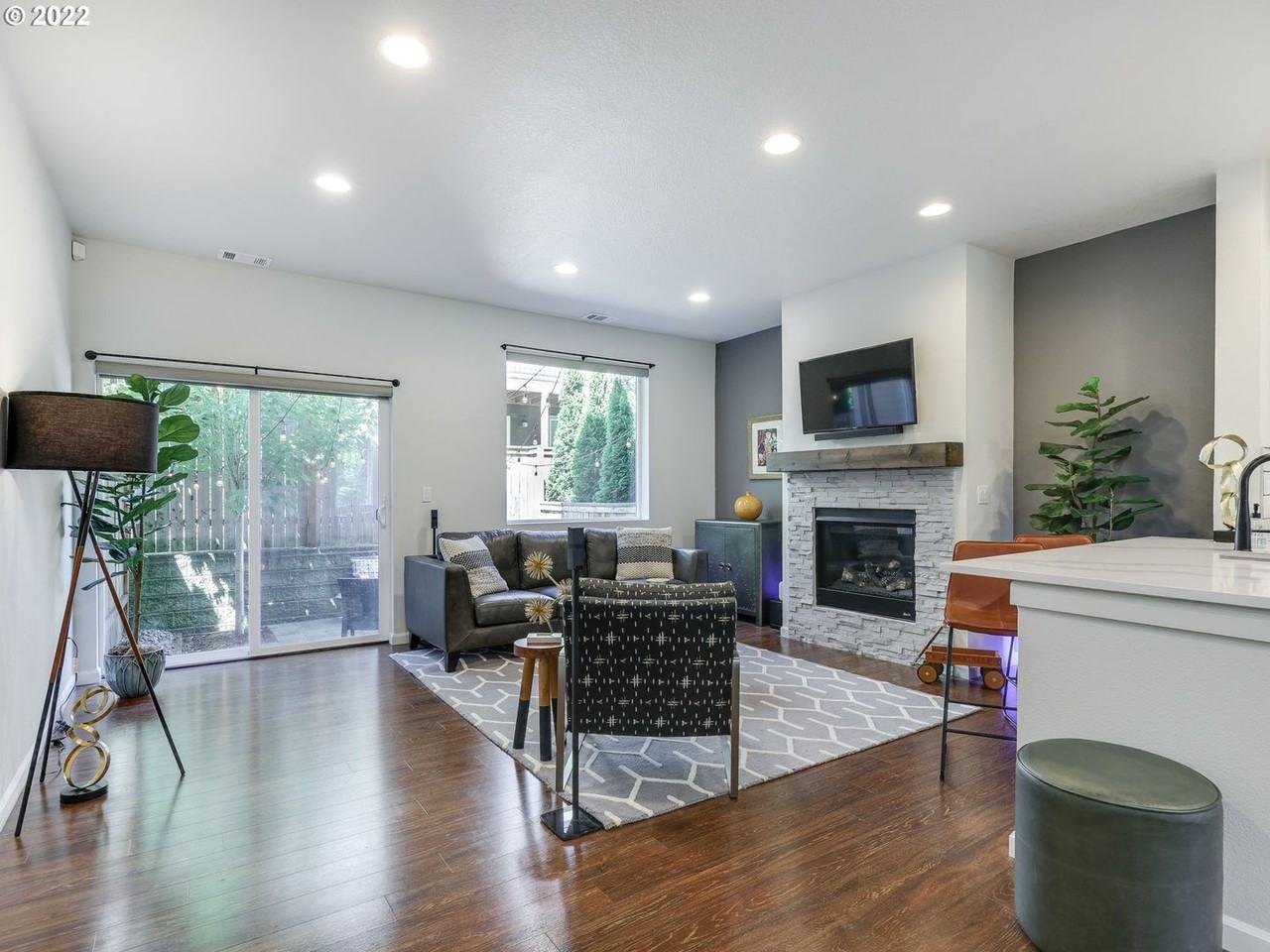 10457 Ne Park Ridge Way - Photo 4 of 33