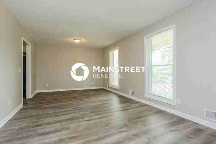 6165 Marilla St - Photo 5 of 16