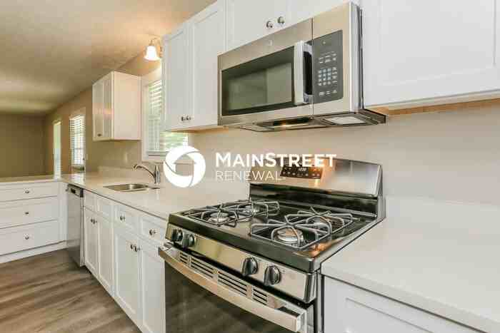 6165 Marilla St - Photo 7 of 16