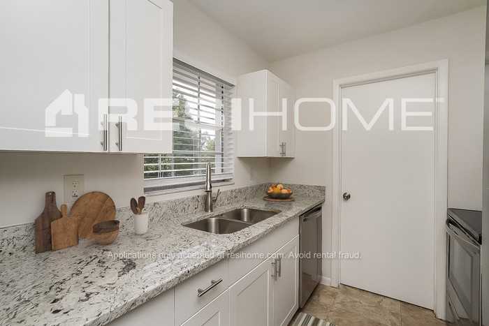 12464 Elgin Blvd - Photo 4 of 17